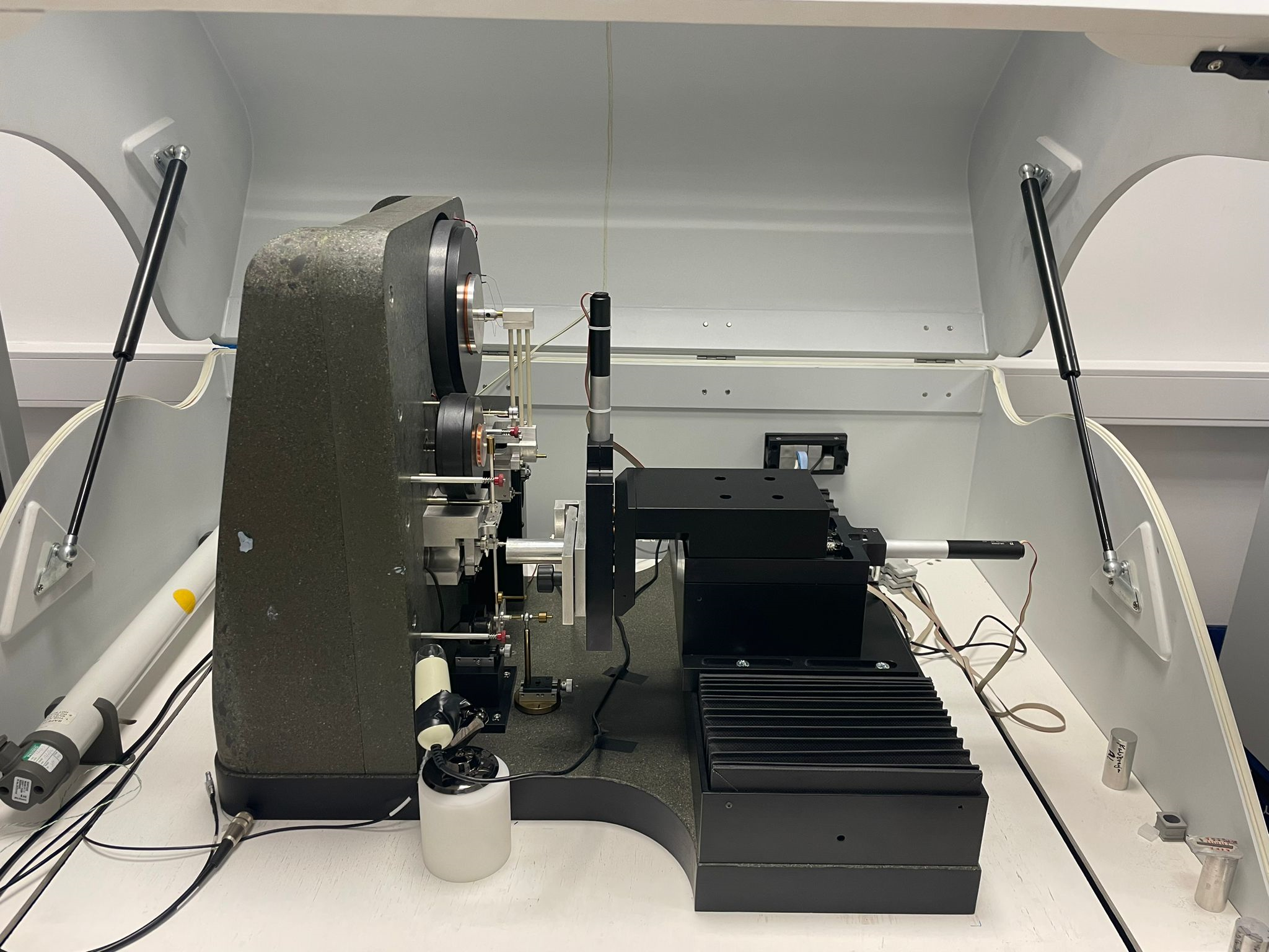 urządzenie do badań nanomechanicznych NanoTest Vanatge System (MicroMaterials Ltd.) 