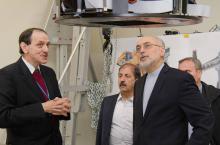 Wiceprezydent Iranu J.E. dr Ali Akbar Salehi podczas prezentacji powstających w NCBJ akceleratorów medycznych, fot. Marcin Jakubowski, NCBJ