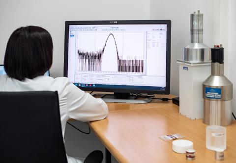 Nowy hybrydowy scyntylator BSO-406 pod lupą naukowców z NCBJ