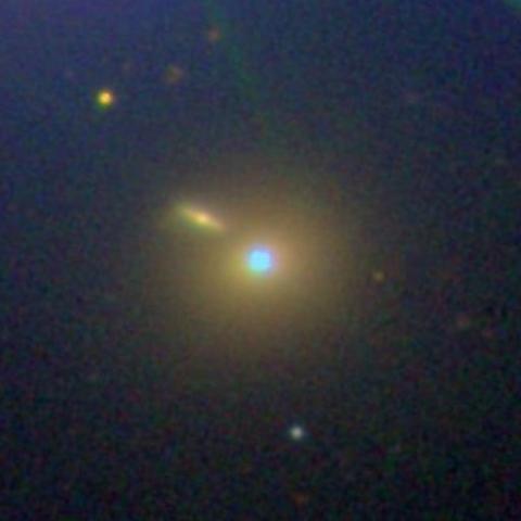 Blazar Markarian 421. Źródło: Sloan Digital Sky Survey - http://skyserver.sdss.org/