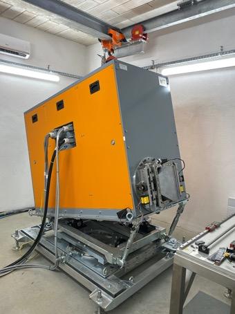Akcelerator 6/9 MeV produkcji Zakładu Aparatury Jądrowej NCBJ przeznaczony do systemu Canis (foto: MultiControl) Akcelerator 6/9 MeV produkcji Zakładu Aparatury Jądrowej NCBJ przeznaczony do systemu Canis (foto: MultiControl)