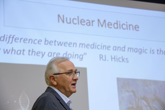 Prof. Leszek Królicki na sesji radiofarmaceutyków na konferencji NOMATEN (foto: Marek Pawłowski / NCBJ)