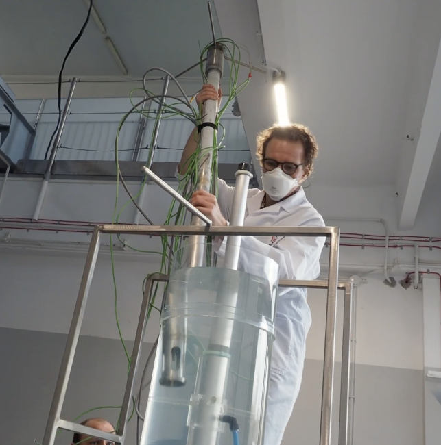 Sonda wysokotemperaturowa przygotowywana na stanowisku testowym w NCBJ (Foto: NCBJ) Sonda wysokotemperaturowa przygotowywana na stanowisku testowym w NCBJ