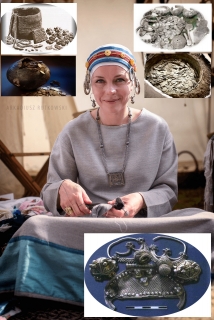 Wizualizacja stylizacji z epoki (modelka Katarzyna Górewicz, autor zdjęcia. Arkadiusz Rutkowski) wraz z przykładowymi zdjęciami skarbów i ozdób.