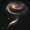 Zdjęcie z Hubble'a wykonane 17 grudnia 2010 r. W kwietniu 2011 roku amerykańska rządowa agencja kosmiczna NASA świętowała 21. rocznicę swojego istnienia, publikując zdjęcie galaktyk spiralnych ułożonych w kształt róży. Źródło: NASA