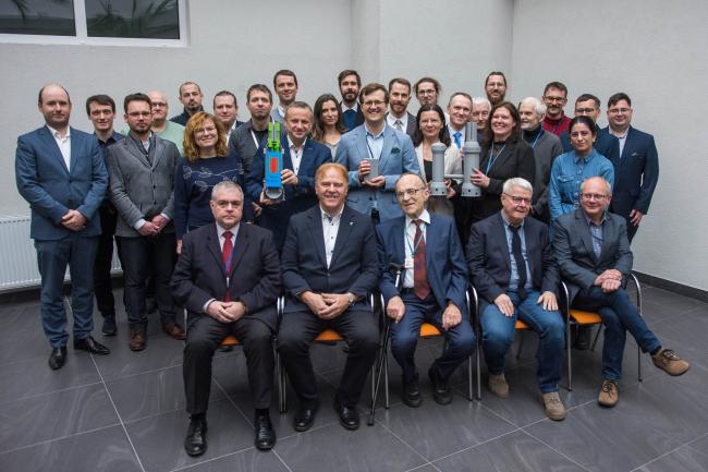 Zespół specjalistów NCBJ odpowiedzialny za opracowanie projektu reaktora HTGR-POLA Zespół specjalistów NCBJ odpowiedzialny za opracowanie projektu reaktora HTGR-POLA