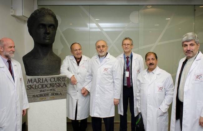 Wiceprezydent Iranu J.E. dr Ali Akbar Salehi podczas prezentacji powstających w NCBJ akceleratorów medycznych, fot. Marcin Jakubowski, NCBJ Wiceprezydent Iranu J.E. dr Ali Akbar Salehi podczas prezentacji powstających w NCBJ akceleratorów medycznych, fot Marcin Jakubowski, NCBJ