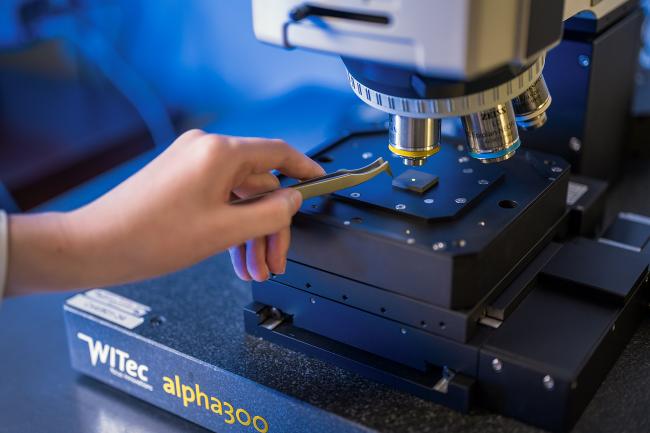 Mikrospektroskop Ramana WITec alpha 300R z Laboratorium Badań Materiałowych NCBJ Mikrospektroskop Ramana WITec alpha 300R z Laboratorium Badań Materiałowych NCBJ