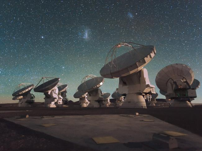 radioteleskopy należące do zespołu największego na świecie interferometru radiowego Atacama Large Millimeter/submillimeter Array (ALMA). Credits: ESO/C. Malin radioteleskopy należące do zespołu największego na świecie interferometru radiowego Atacama Large Millimeter/submillimeter Array (ALMA)