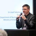 Profesor Grzegorz Wrochna (NCBJ) wita gości konferencji HTR 2018 (foto: NCBJ) Profesor Grzegorz Wrochna (NCBJ) wita gości konferencji HTR 2018 (foto: NCBJ)