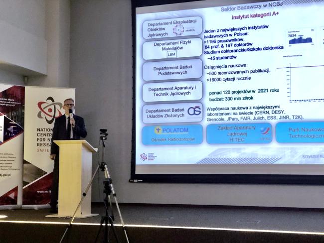 prof. Krzysztof Kurek w trakcie prezentacji na Sympozjum Dziesięciolecia NCBJ prof. Krzysztof Kurek w trakcie prezentacji na Sympozjum Dziesięciolecia NCBJ