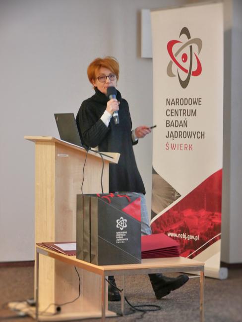 dr Renata Ratajczak podczas prezentacji wyróżnionych osiągnięć dr Renata Ratajczak podczas prezentacji wyróżnionych osiągnięć